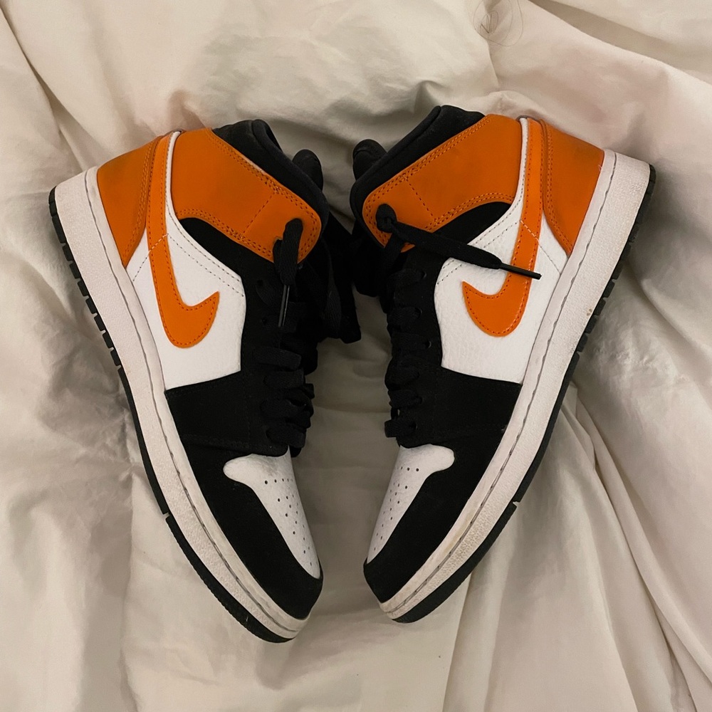 Jordan 1 Mids “Shattered Blackboard”